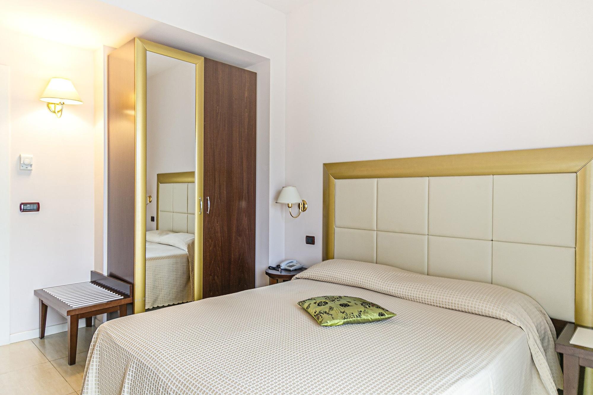 Hotel Metropolitan เบลลาเรีย-อีเจอา มารีนา ภายนอก รูปภาพ