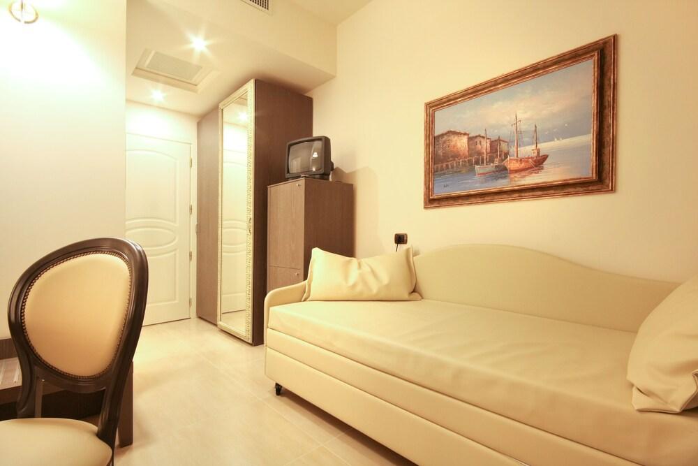 Hotel Metropolitan เบลลาเรีย-อีเจอา มารีนา ภายนอก รูปภาพ