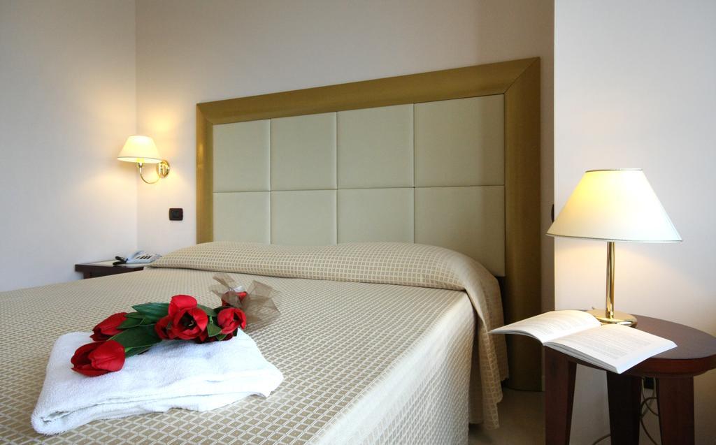 Hotel Metropolitan เบลลาเรีย-อีเจอา มารีนา ภายนอก รูปภาพ